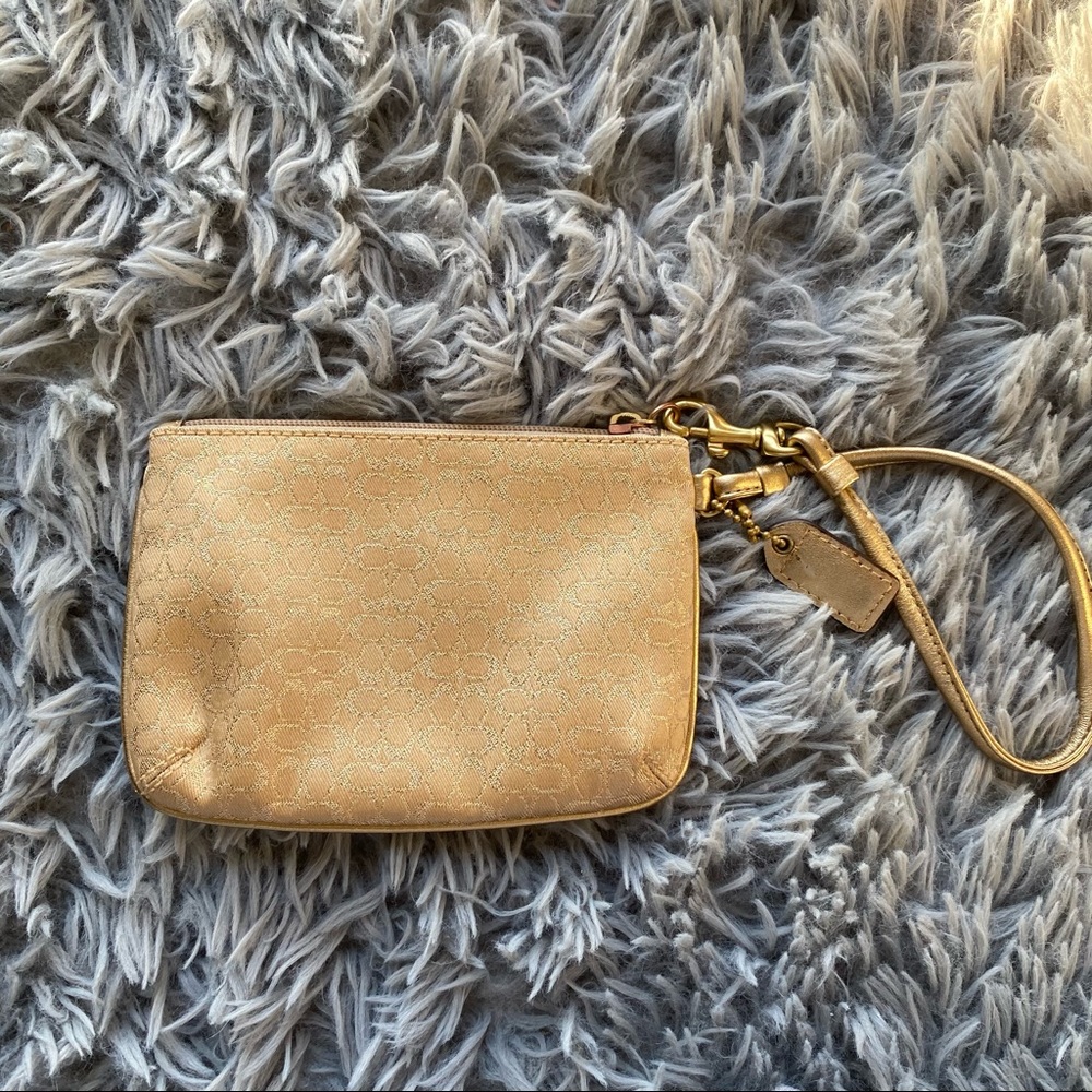 Coach Wristlet 🌼 - Picture 2 of 6
